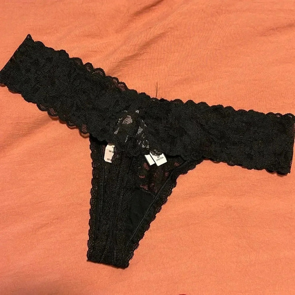 NWT 4 Pack Victoria Secret Thongs Size M - Picture 3 of 11